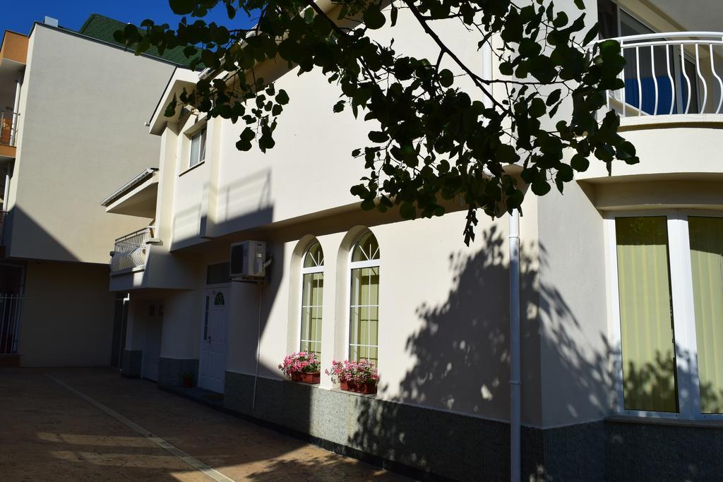 Hotel Eva Ravda Kültér fotó