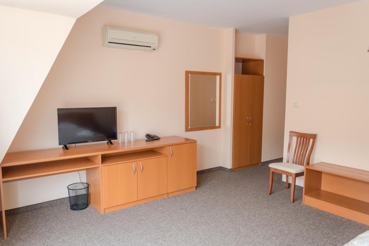 Hotel Eva Ravda Kültér fotó