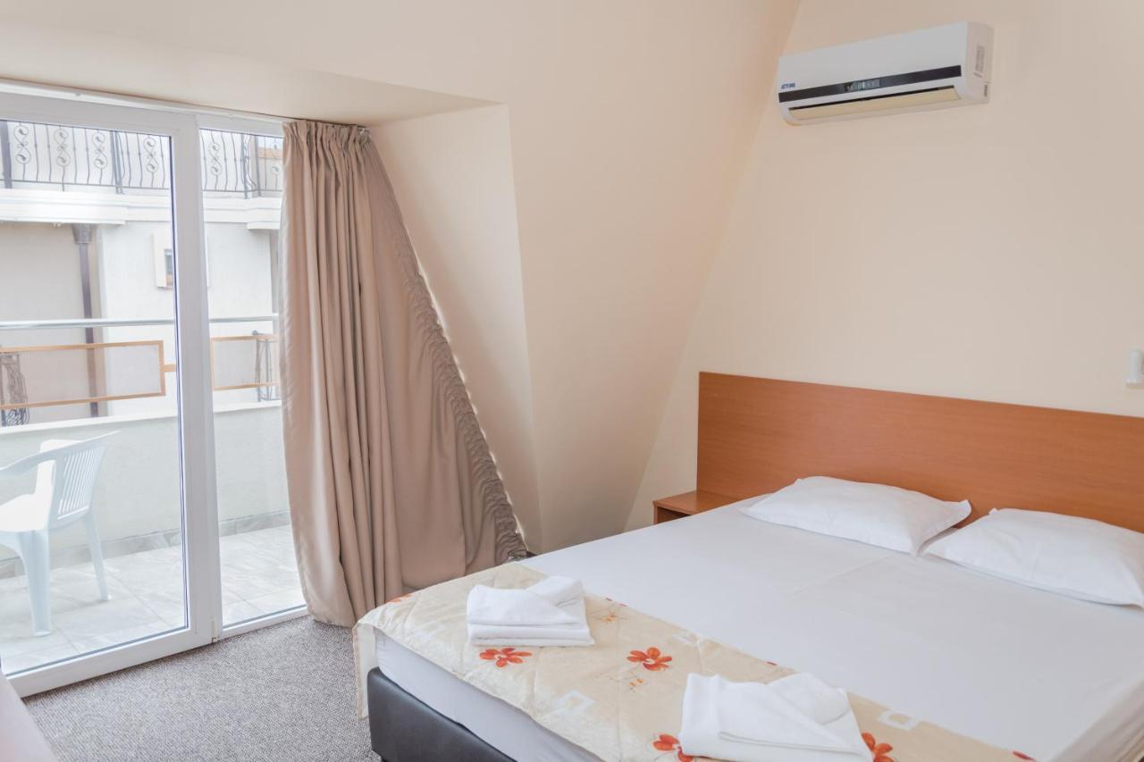 Hotel Eva Ravda Kültér fotó