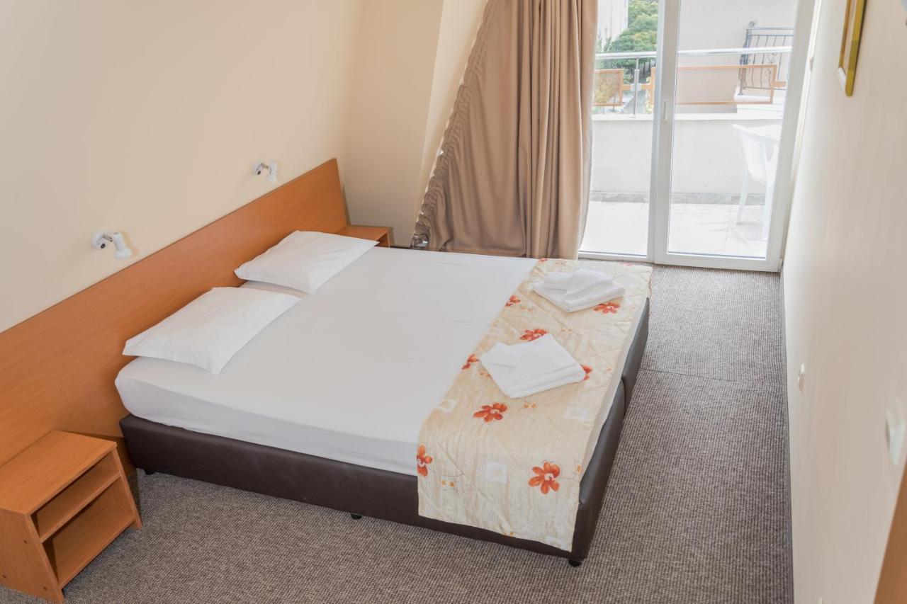 Hotel Eva Ravda Kültér fotó