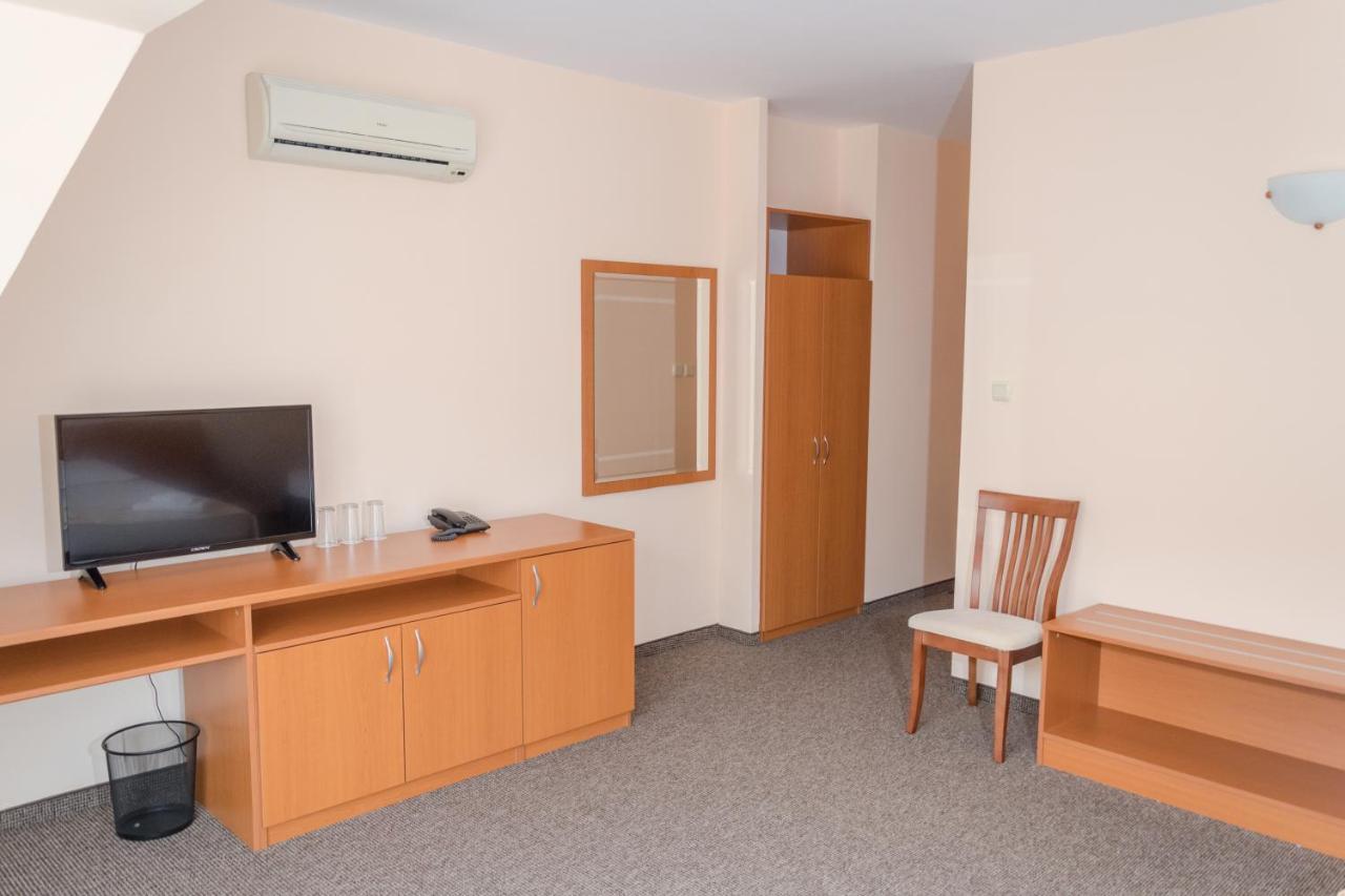 Hotel Eva Ravda Kültér fotó