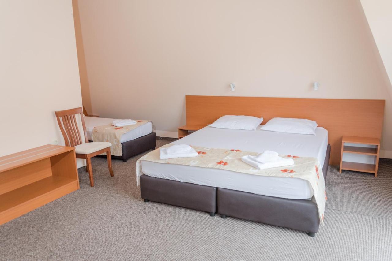 Hotel Eva Ravda Kültér fotó