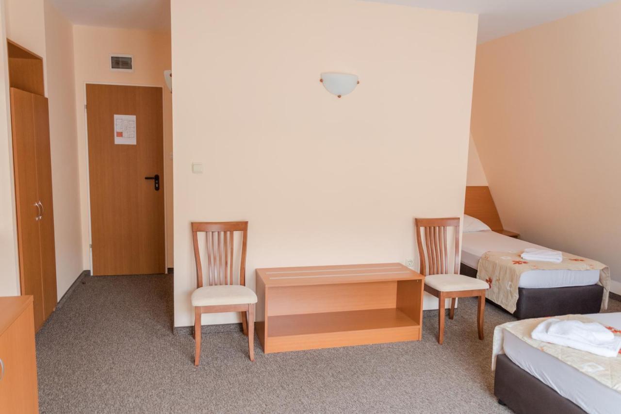 Hotel Eva Ravda Kültér fotó
