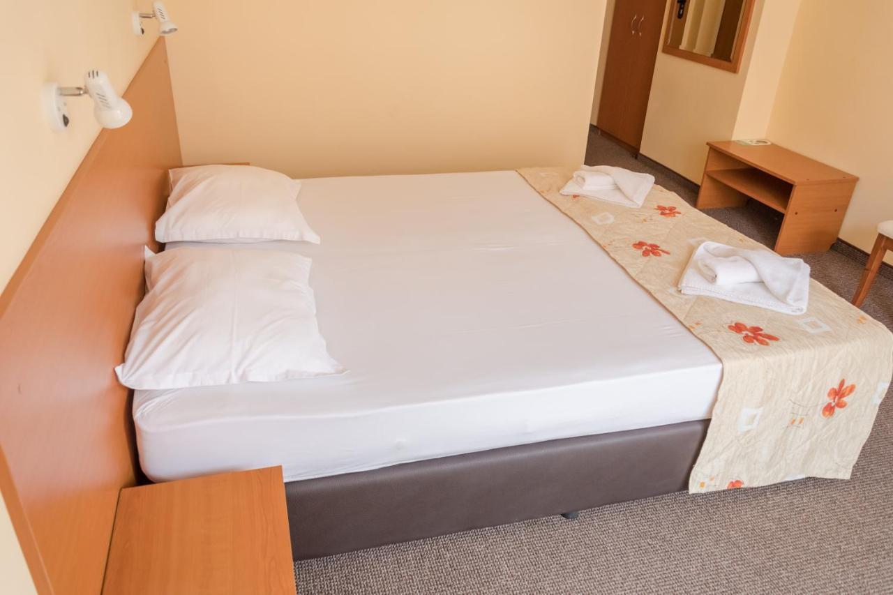 Hotel Eva Ravda Kültér fotó