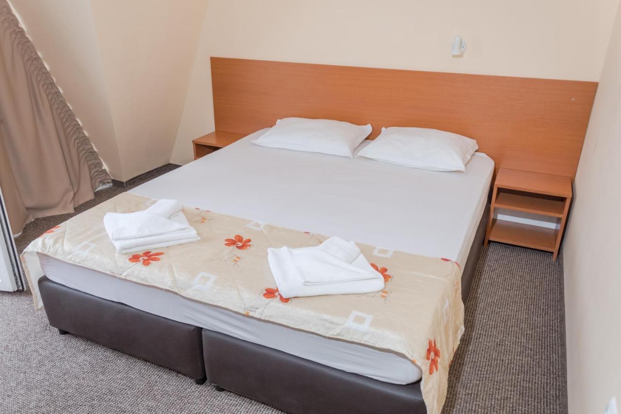 Hotel Eva Ravda Kültér fotó