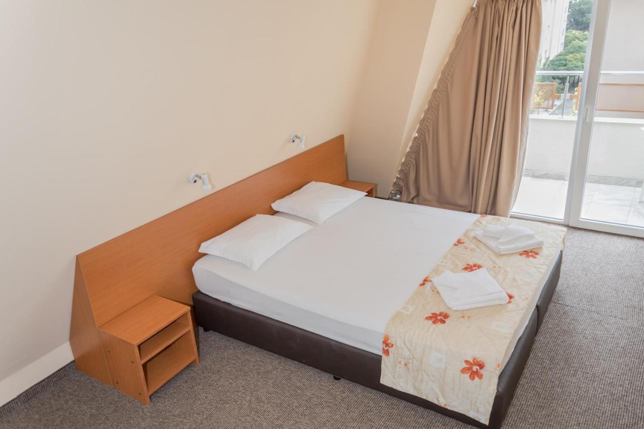 Hotel Eva Ravda Kültér fotó