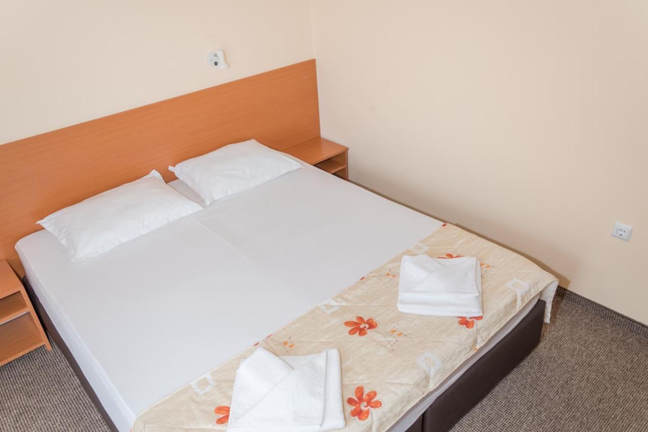 Hotel Eva Ravda Kültér fotó