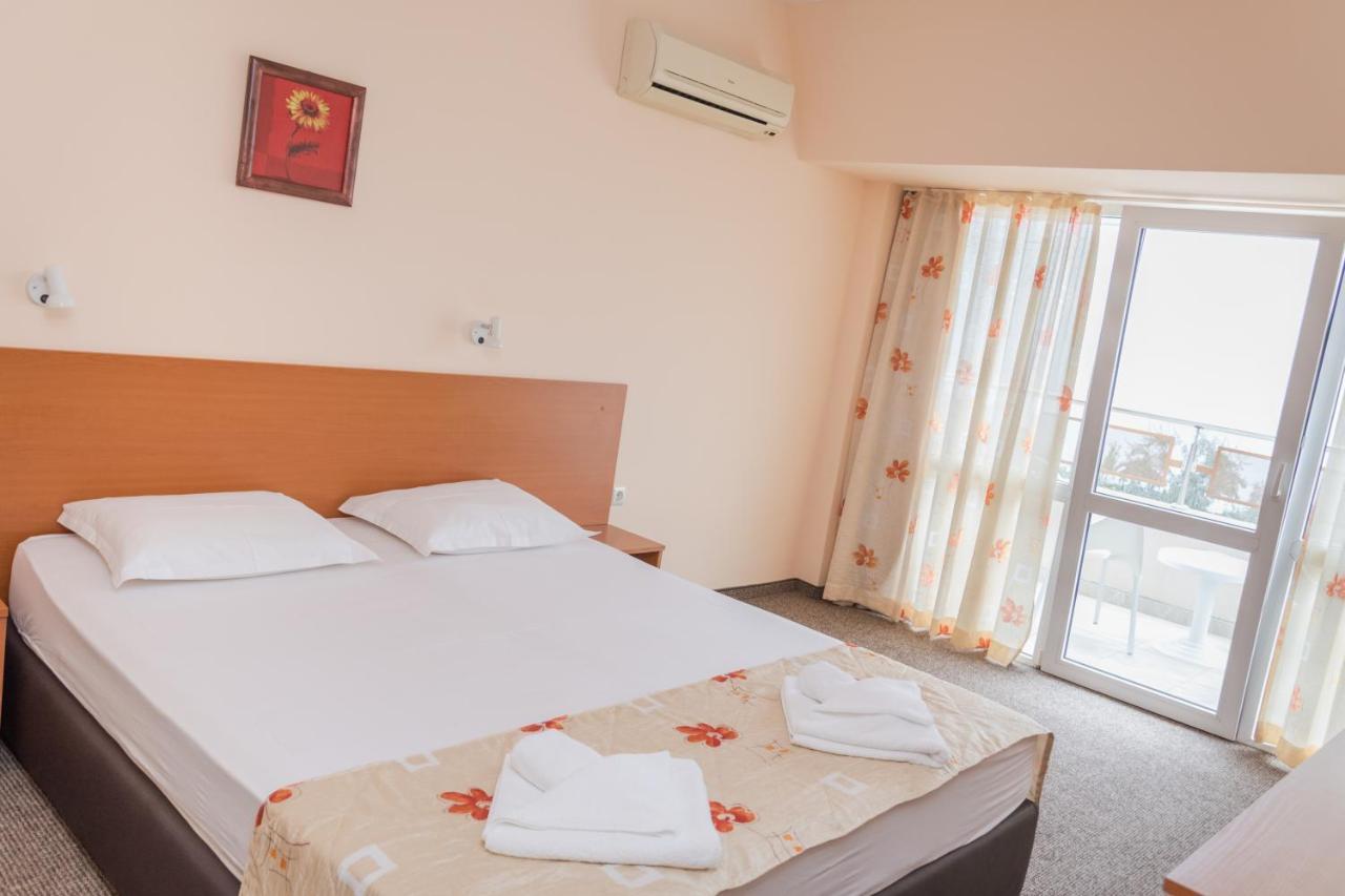 Hotel Eva Ravda Kültér fotó