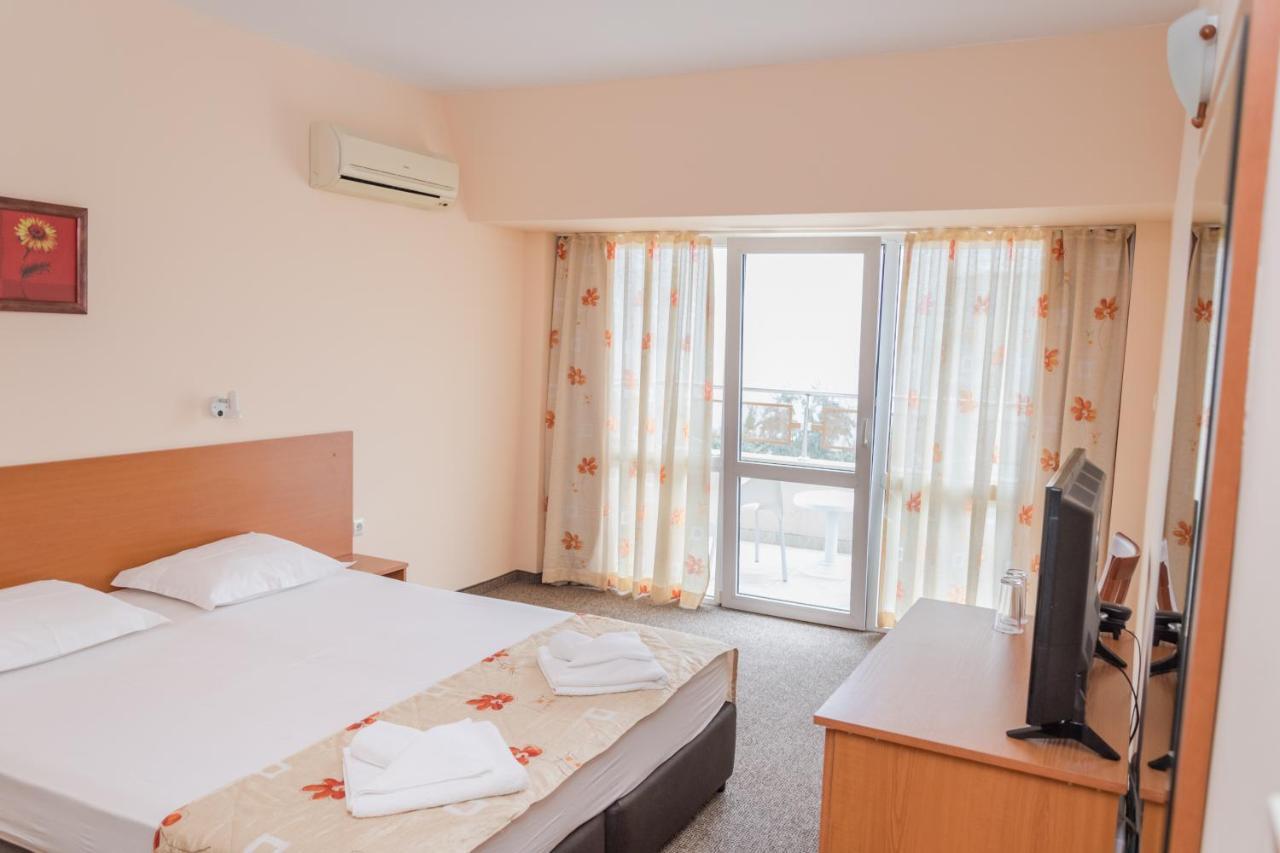 Hotel Eva Ravda Kültér fotó