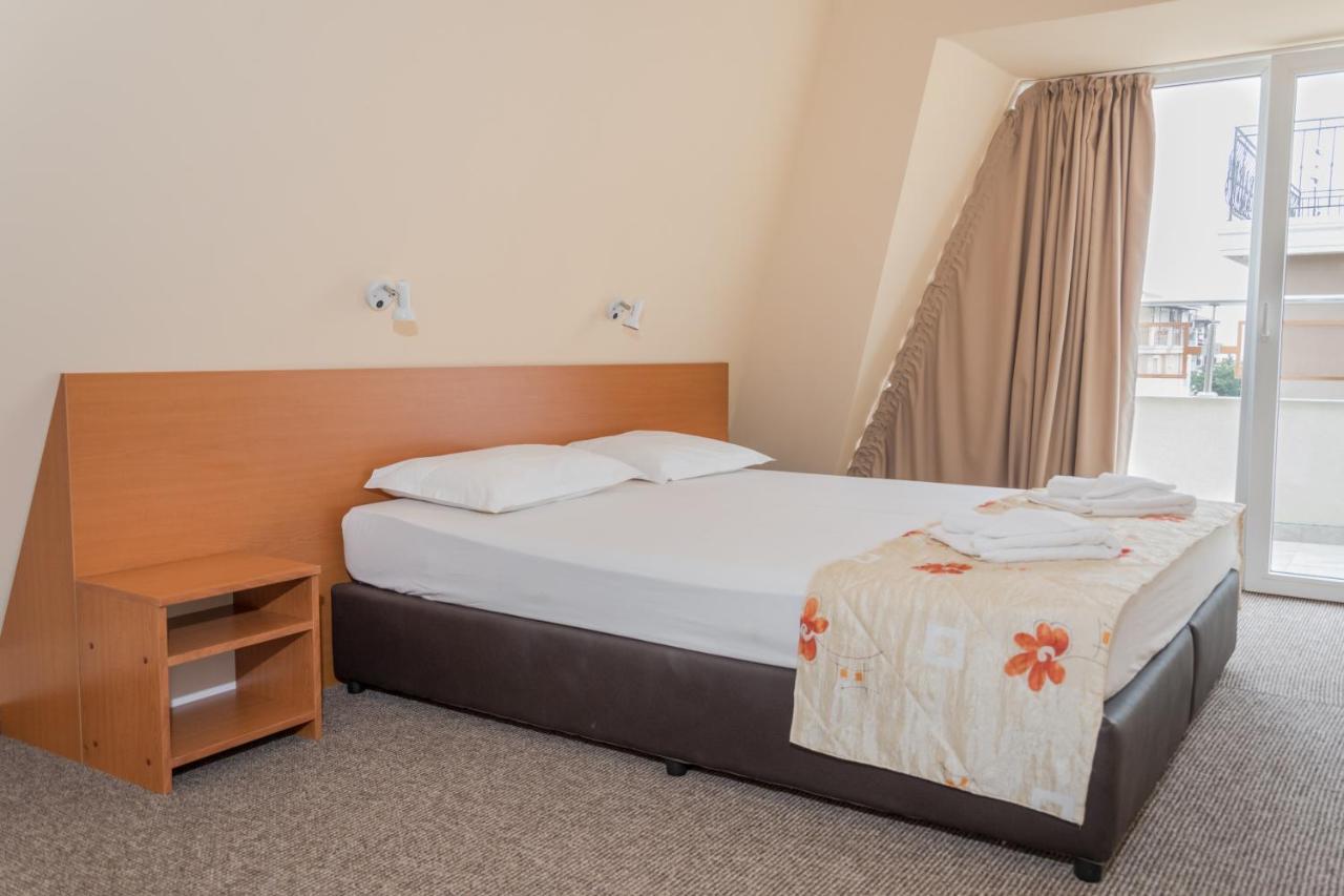 Hotel Eva Ravda Kültér fotó