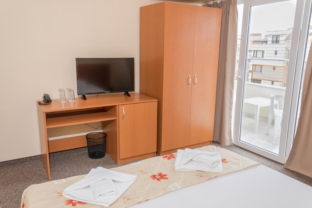 Hotel Eva Ravda Kültér fotó