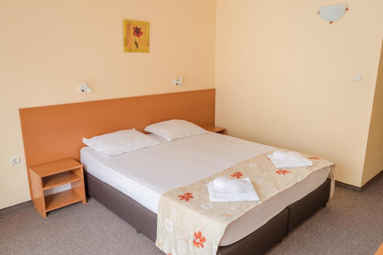 Hotel Eva Ravda Kültér fotó