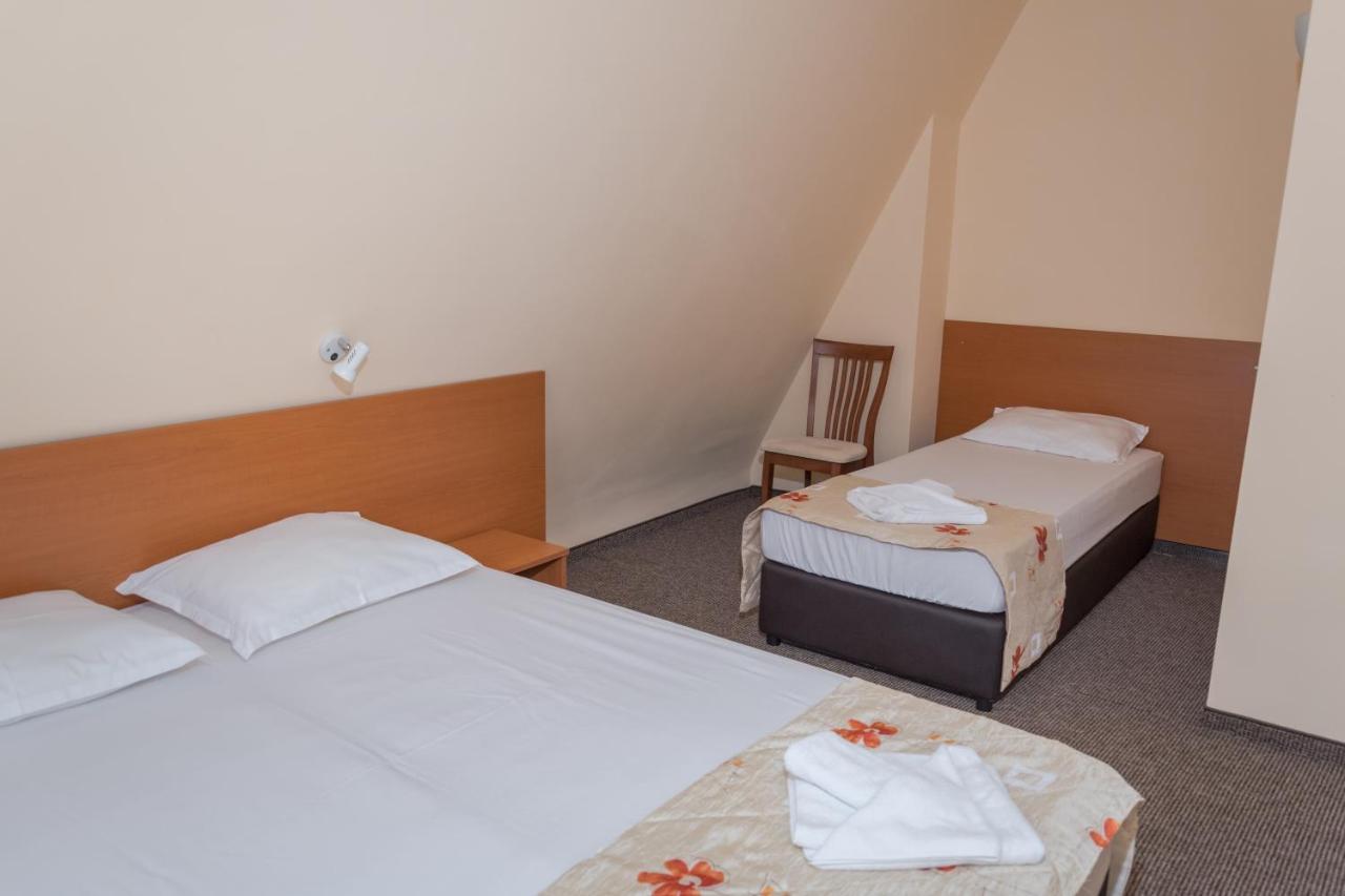 Hotel Eva Ravda Kültér fotó