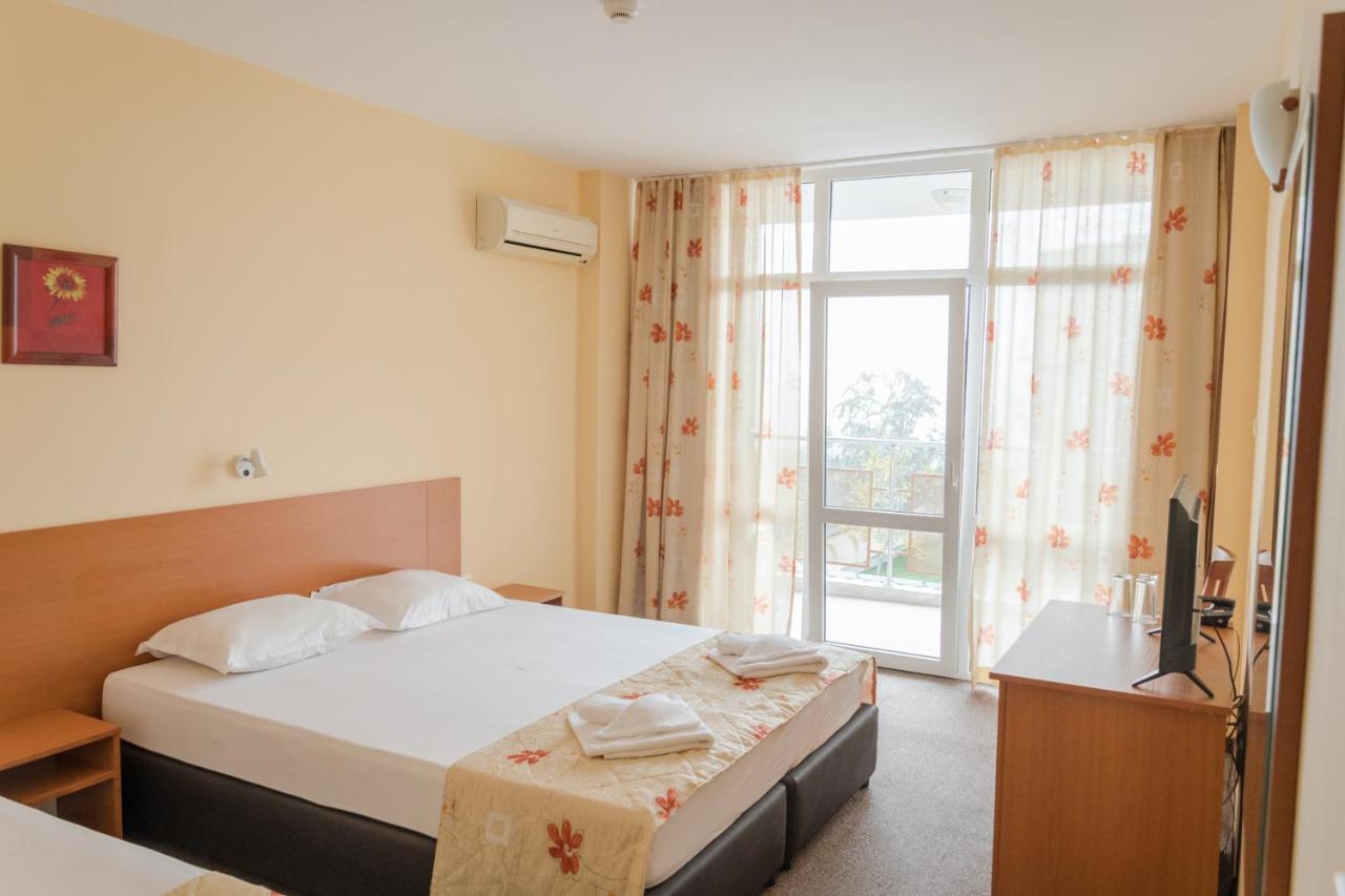 Hotel Eva Ravda Kültér fotó