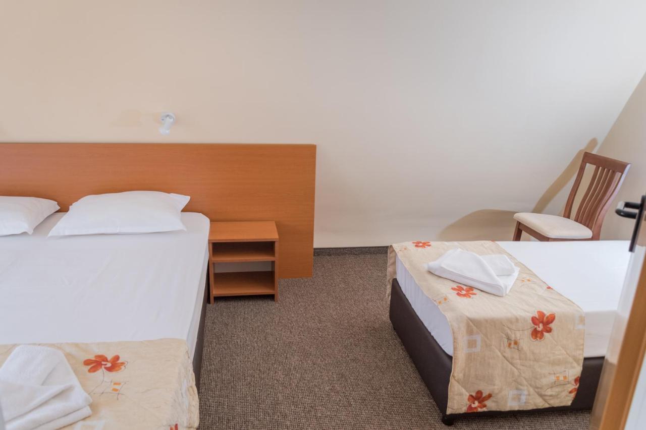 Hotel Eva Ravda Kültér fotó