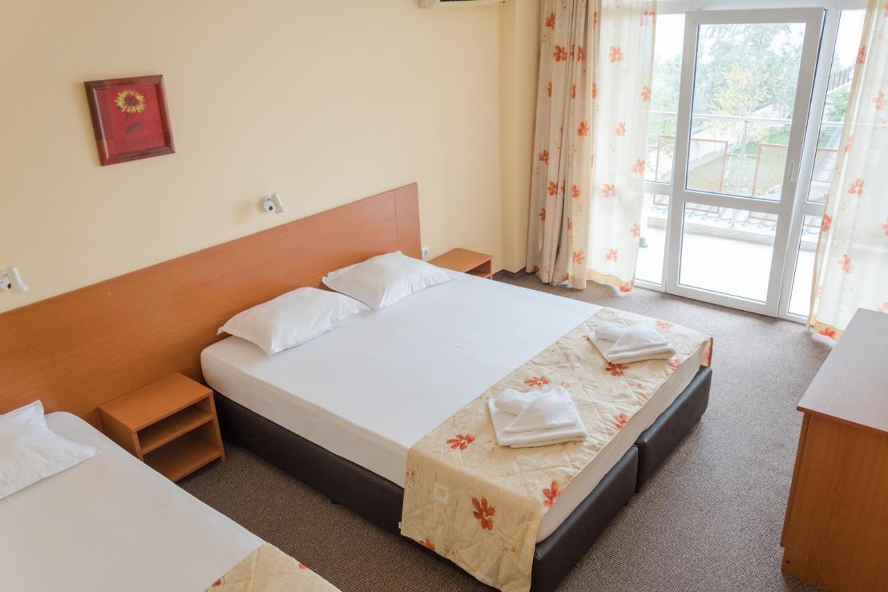 Hotel Eva Ravda Kültér fotó