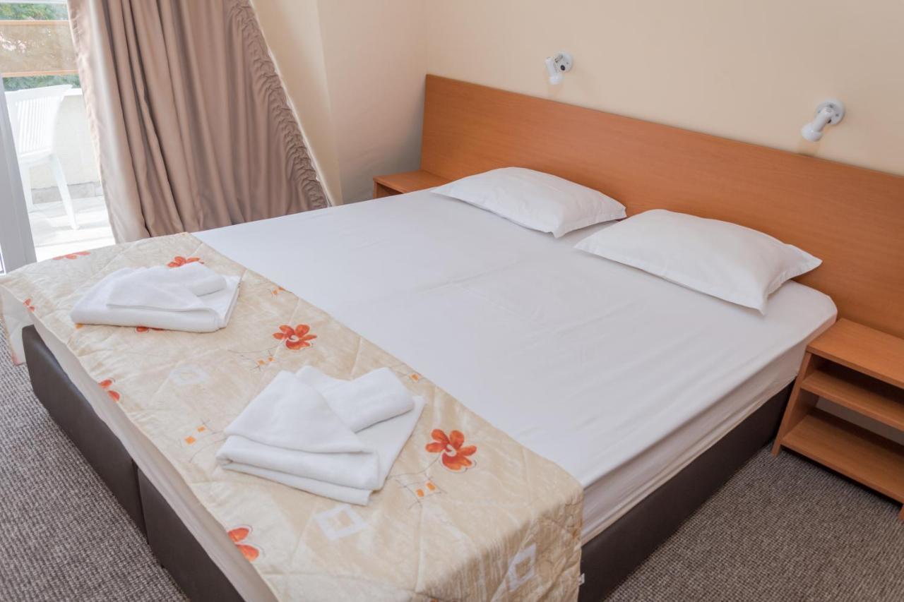 Hotel Eva Ravda Kültér fotó
