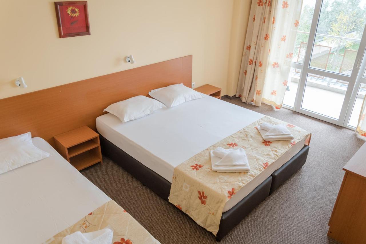 Hotel Eva Ravda Kültér fotó