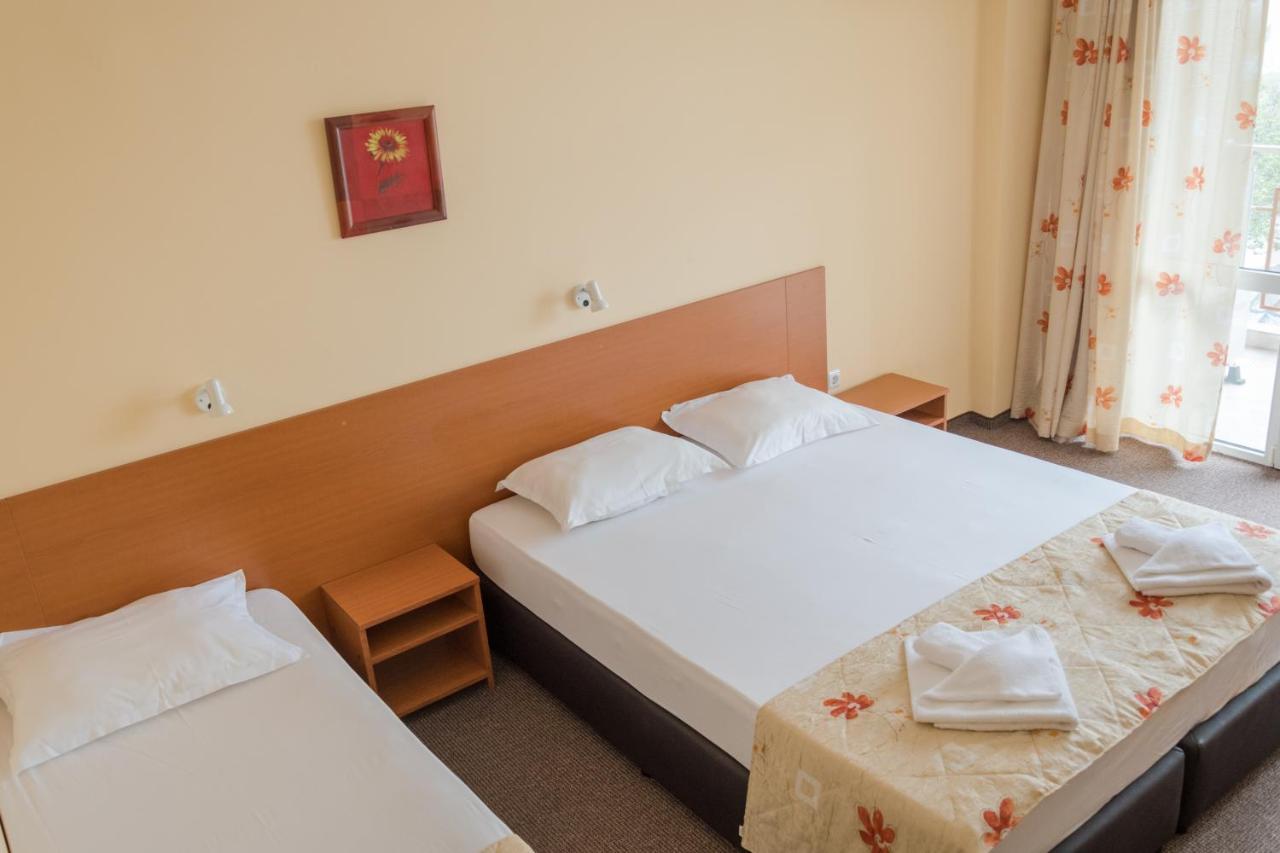 Hotel Eva Ravda Kültér fotó