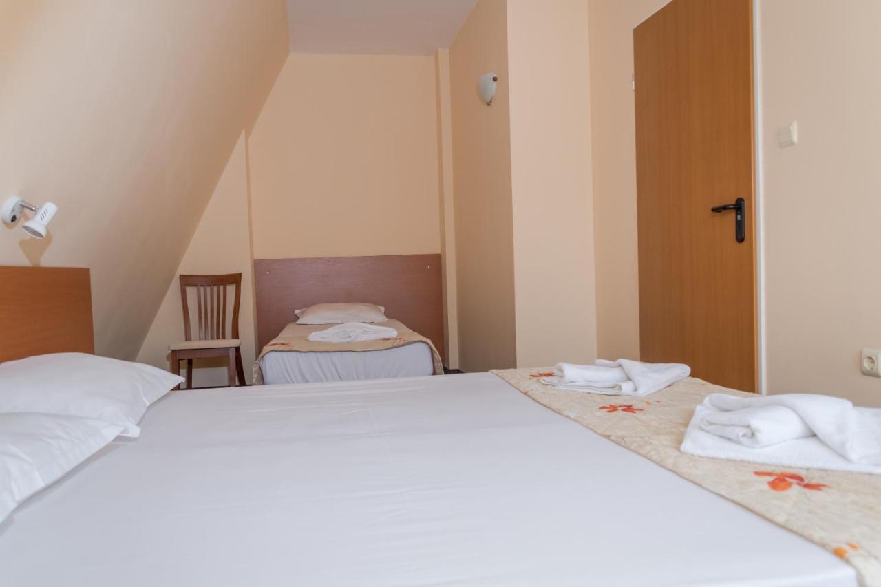Hotel Eva Ravda Kültér fotó
