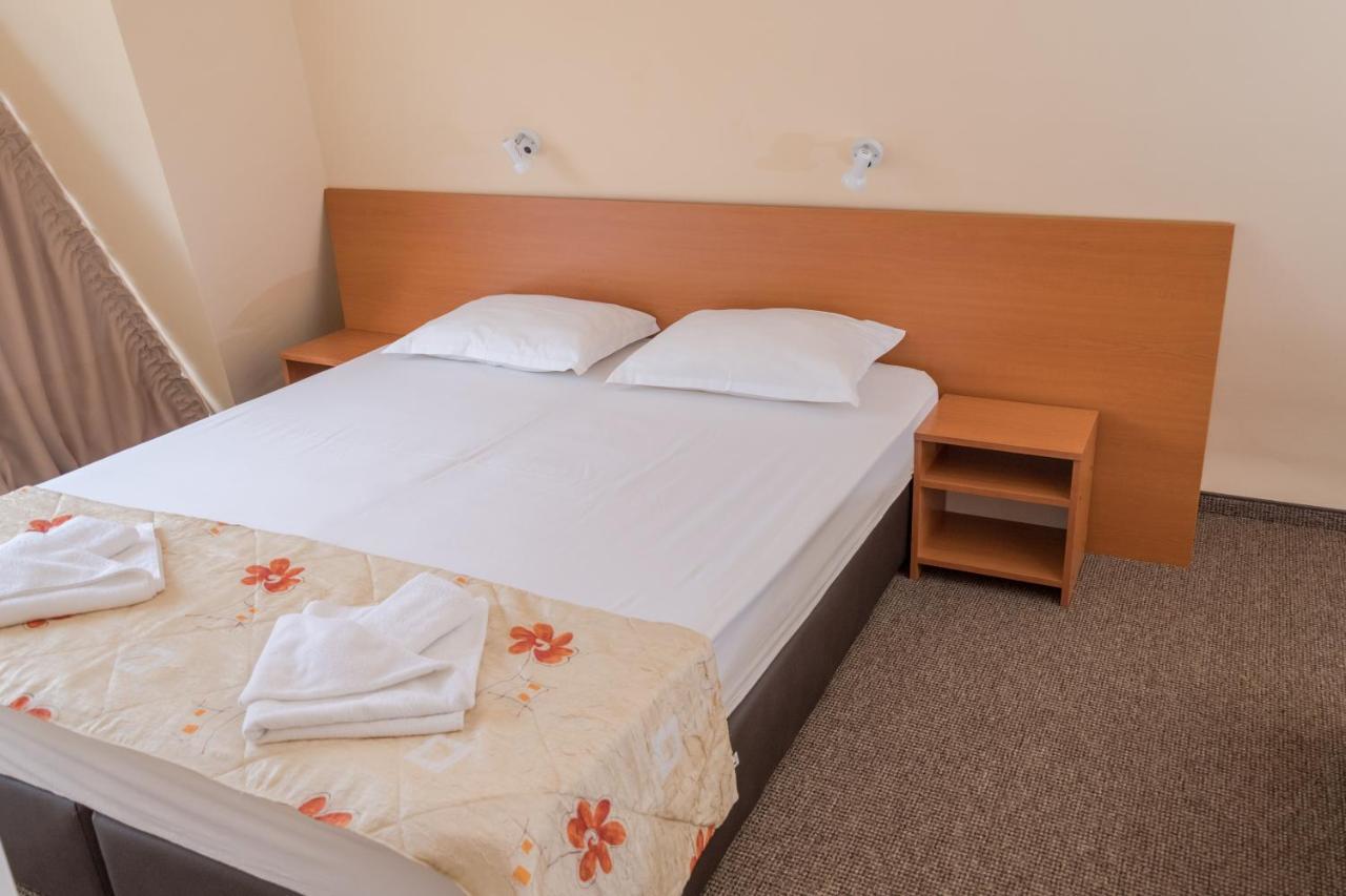 Hotel Eva Ravda Kültér fotó